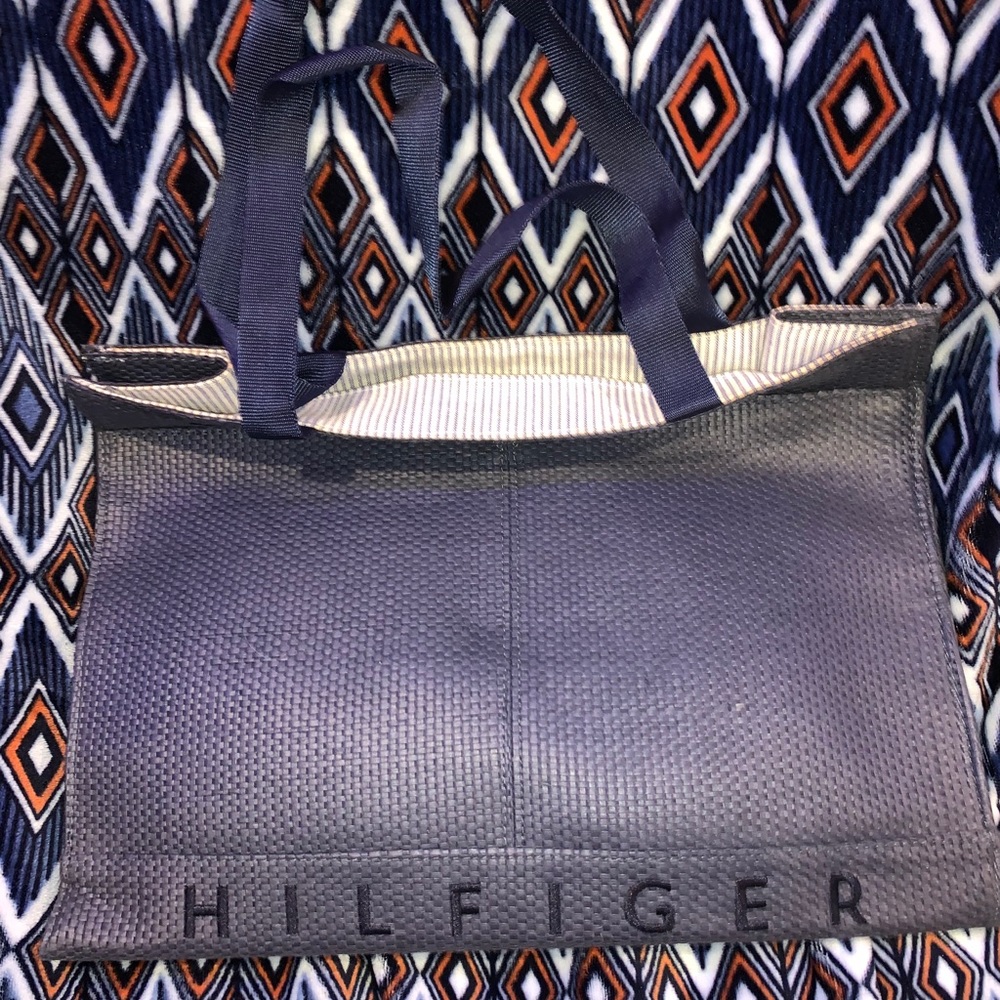 Tommy Hilfiger Beach Tote w/ change purse